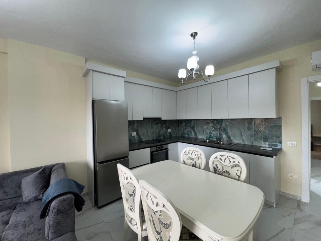 Apartament 1+1 me qira 📍 Vendndodhja: Tek Pazari i Ri💶 Çmimi: 700 €/muaj