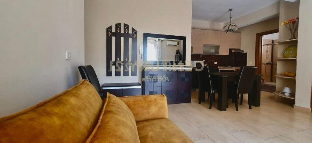 JEPET ME QIRA 1+1 APARTAMENT TE KOPSHTI BOTANIK, KODRA DIELLIT