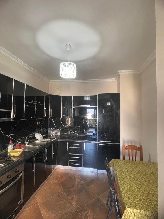 Shitet apartament Plazh 2+1+2 120000€ i diskutushem