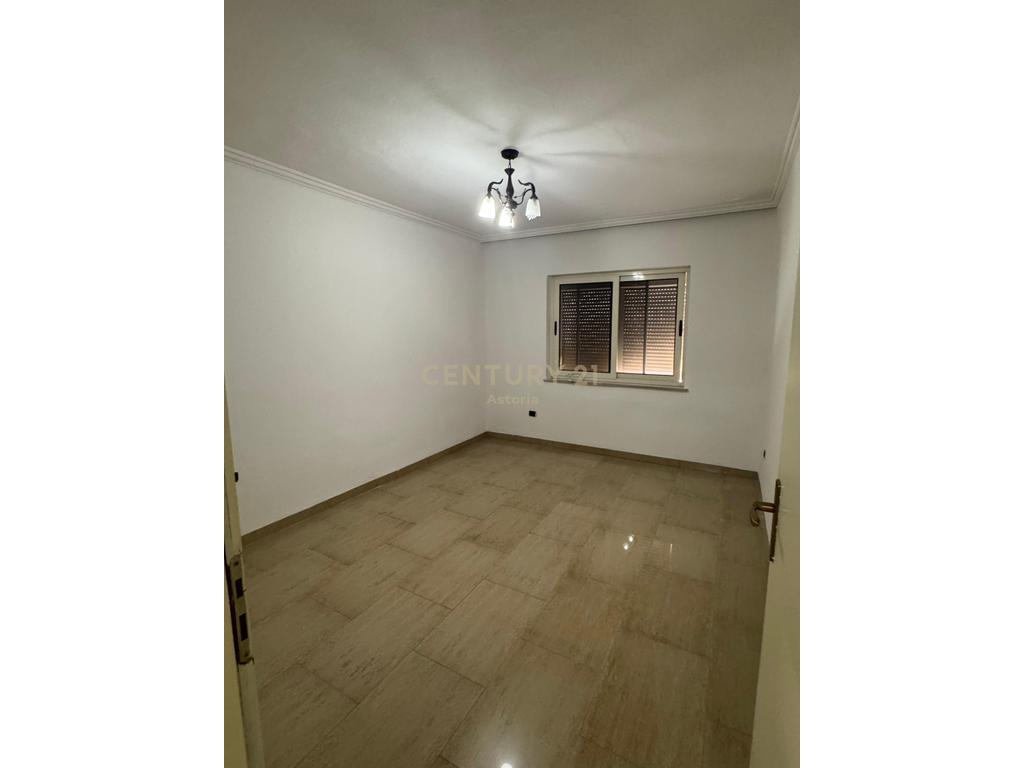 JEPET ME QIRA APRTAMENT 3+1+2 TE RRUGA FORTUZI, TIRANE