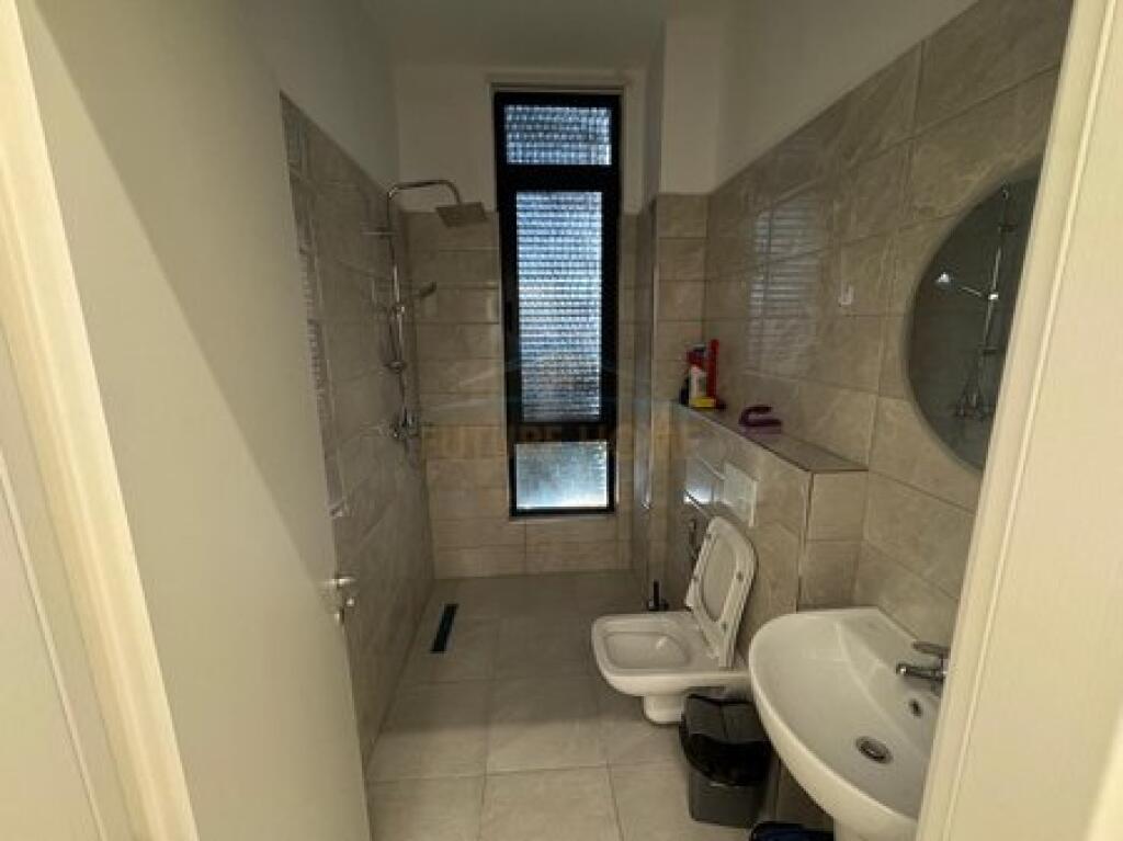Qera, Apartament 2+1+2+2 Poste Parkimi, Ish Dogana, Tirane