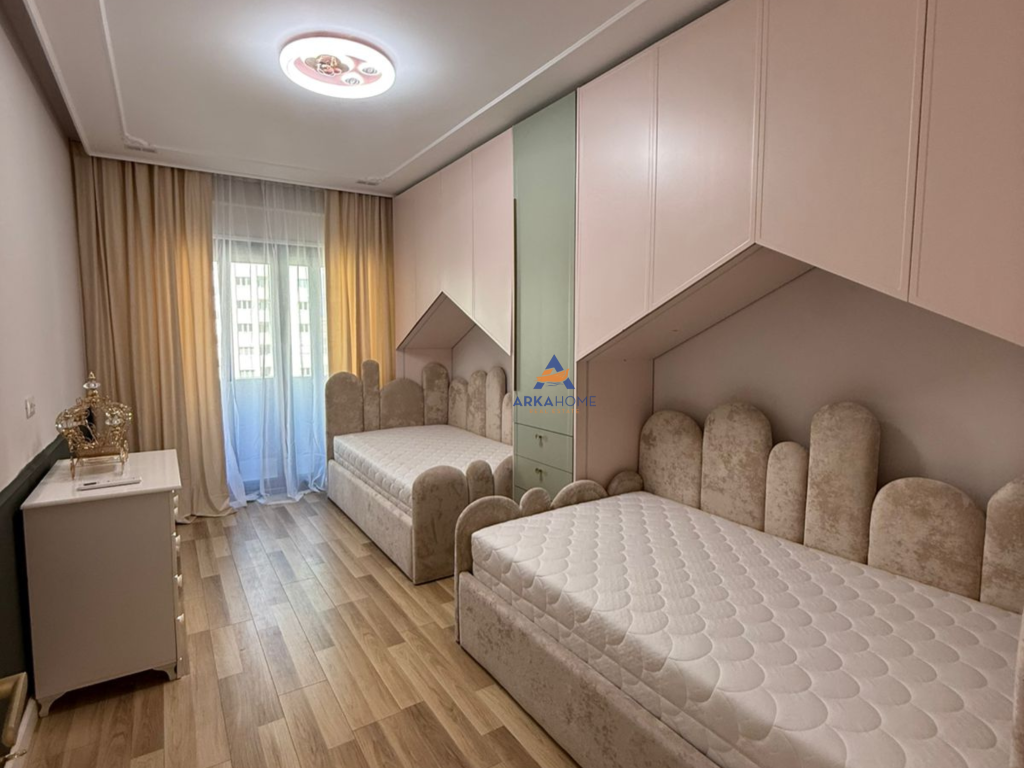 JEPET APARTAMENT ME QERA 2+1+BALLKON "OASIS RESIDENCE, UNAZA E RE" 1000 EURO NETO (POST PARKIMI I PERFSHIRE NE CMIM)
