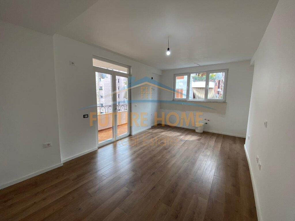 Shitet, Apartament 1+1, Rruga Margarita Tutulani