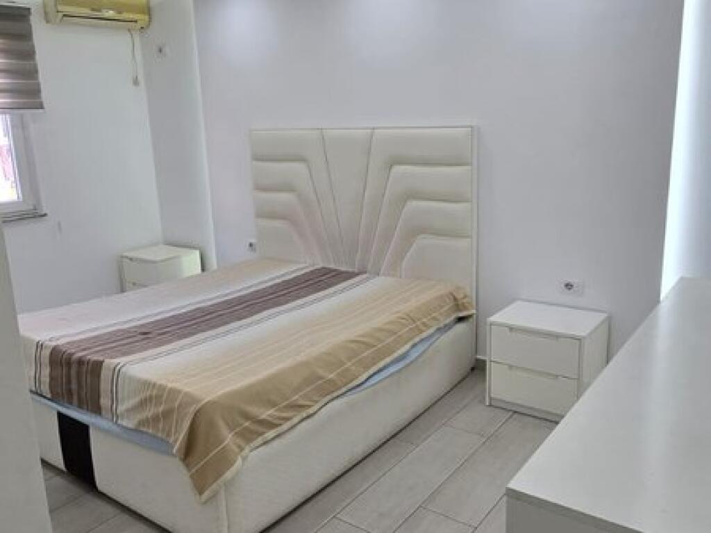 Shitet, Apartament 2+1, Rruga e Kavajës.