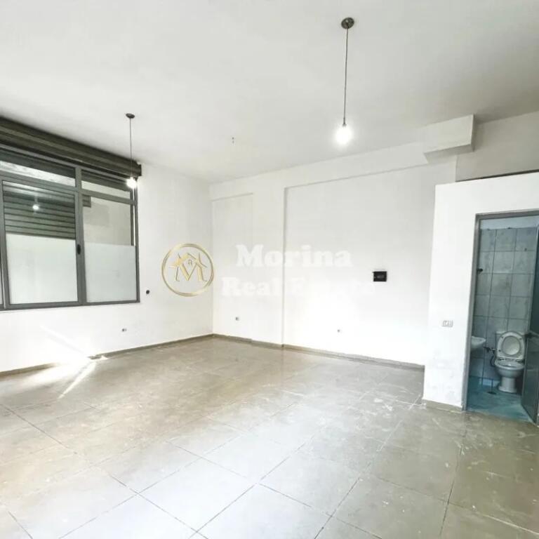 Shitje, Ambient Biznesi, ne Yzberisht, Cmimi 74800 Euro.