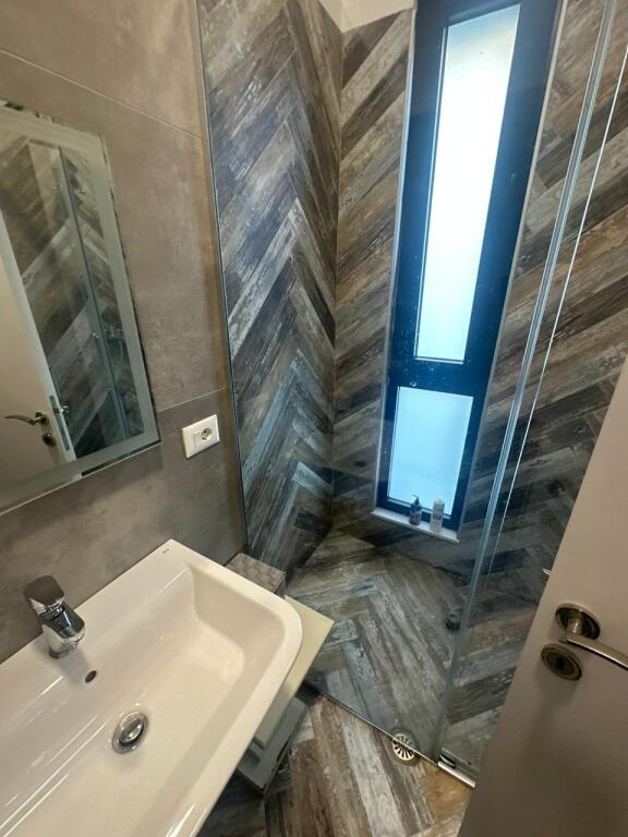 Apartament 3+1 me qira tek Square 21!