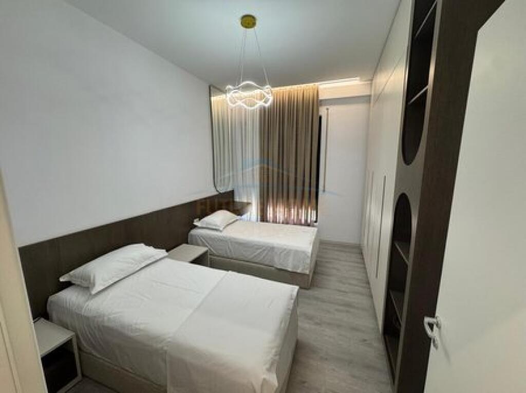Qera, Apartament 2+1+2+2 Poste Parkimi, Ish Dogana, Tirane