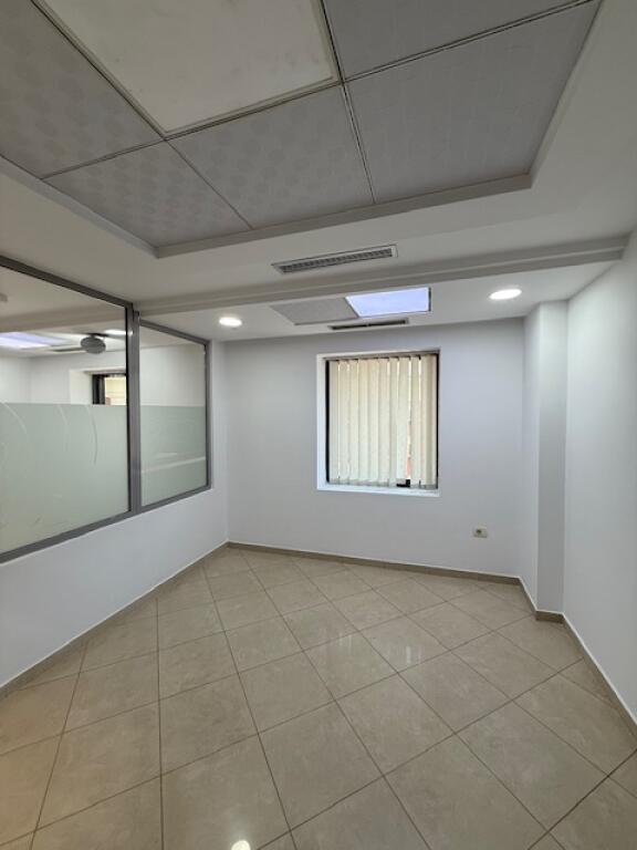 Okazion apartament 3+1 ne shitje! Mbi komunen e Parisit