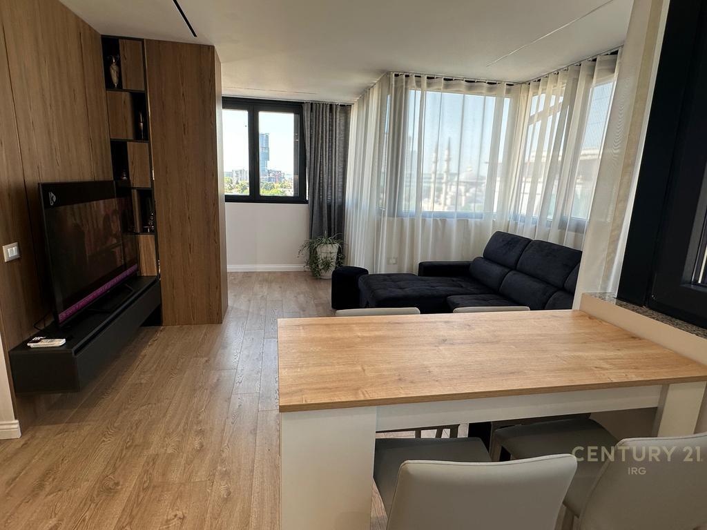 Affittasi super appartamento 2+1+2 bagni + veranda in Via Elbasan!