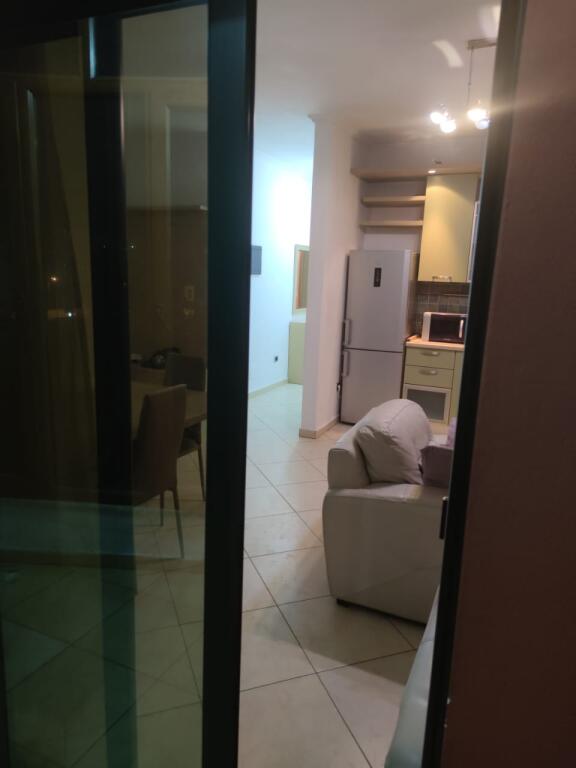 Apartament 2+1+2 me qira– Pranë Medreses