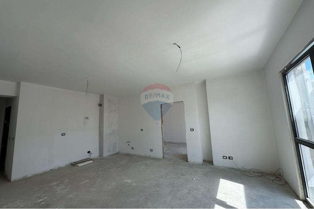 Shitet apartament 1+1 te Ish Fusha e Aviacionit !