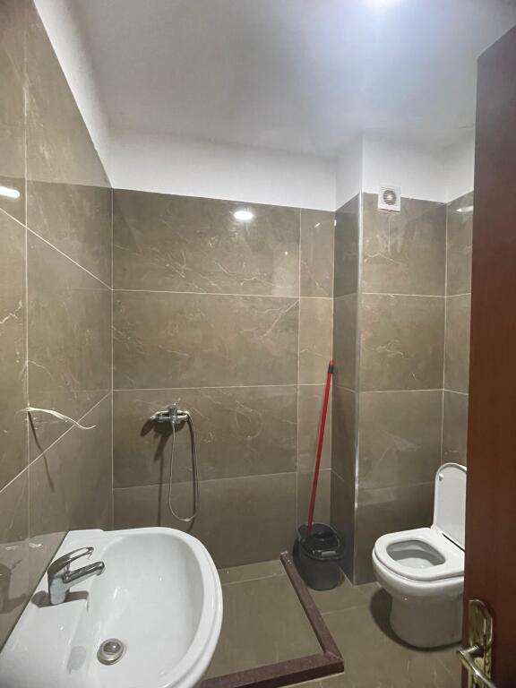 Shitet apartament Plazh 2+1+2 120000€ i diskutushem