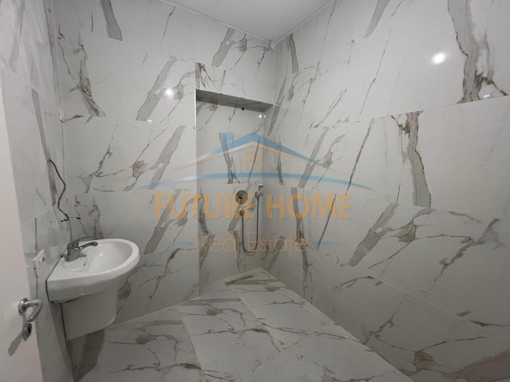 Shitet, Apartament 2+1+2, Rruga e Barrikadave