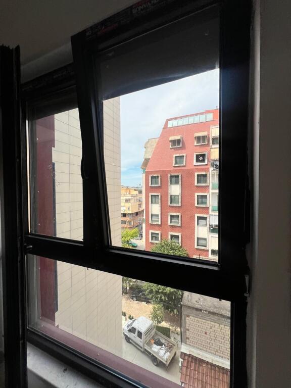 Shitet apartament 1+1, 55.4 m²tek Komuna e Parisit