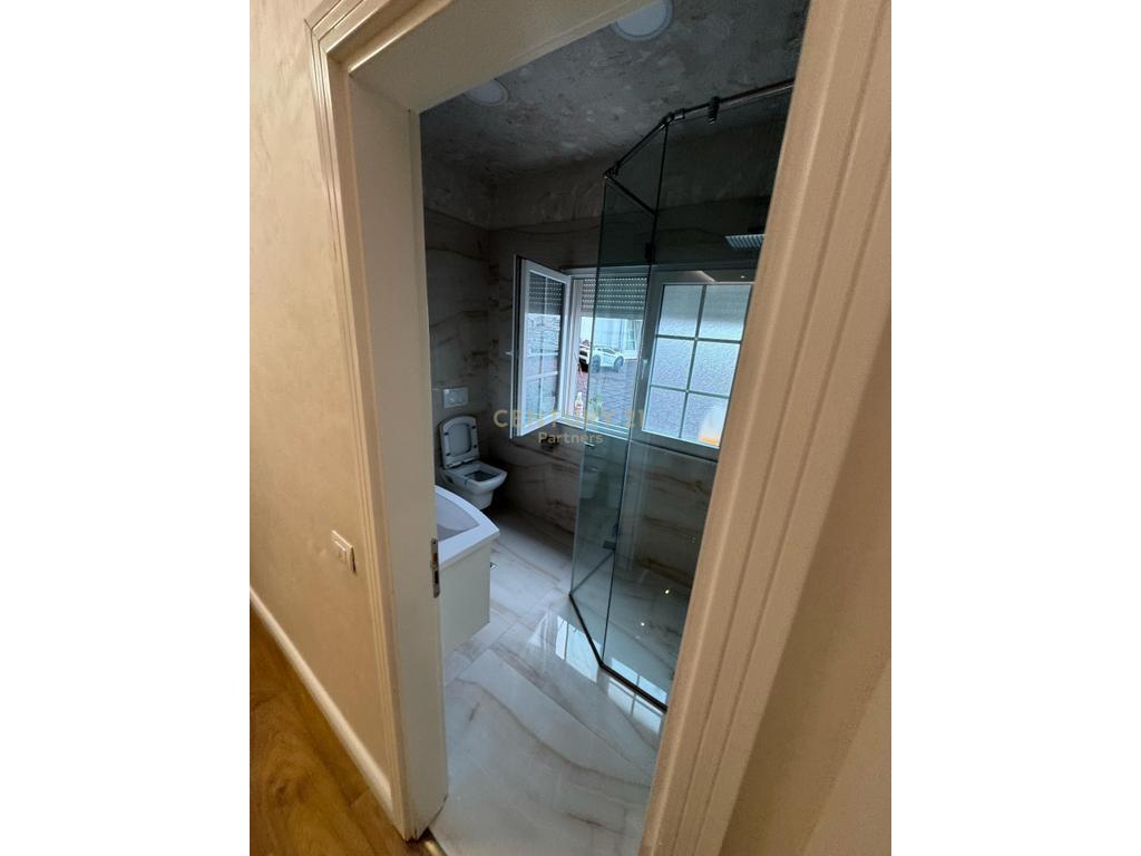 Japim me qira apartament 3+1+2 &amp; 2 poste parkmi ne Fresk