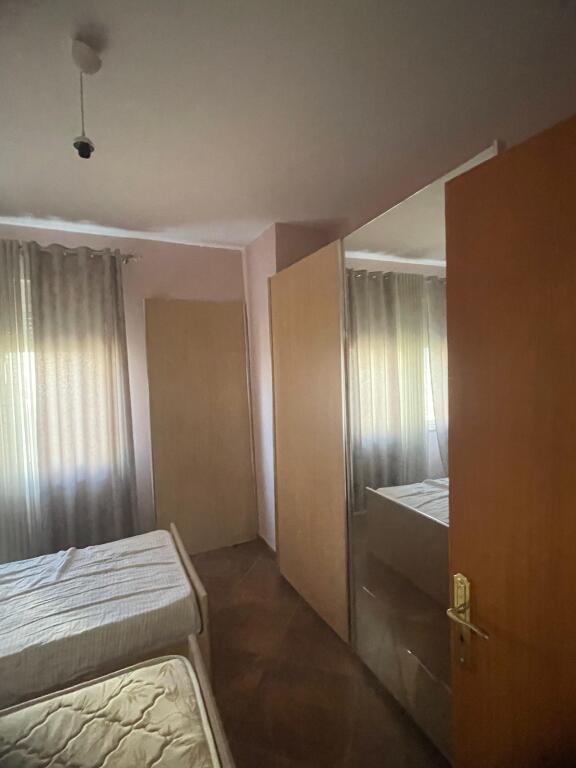 Shitet apartament Plazh 2+1+2 120000€ i diskutushem
