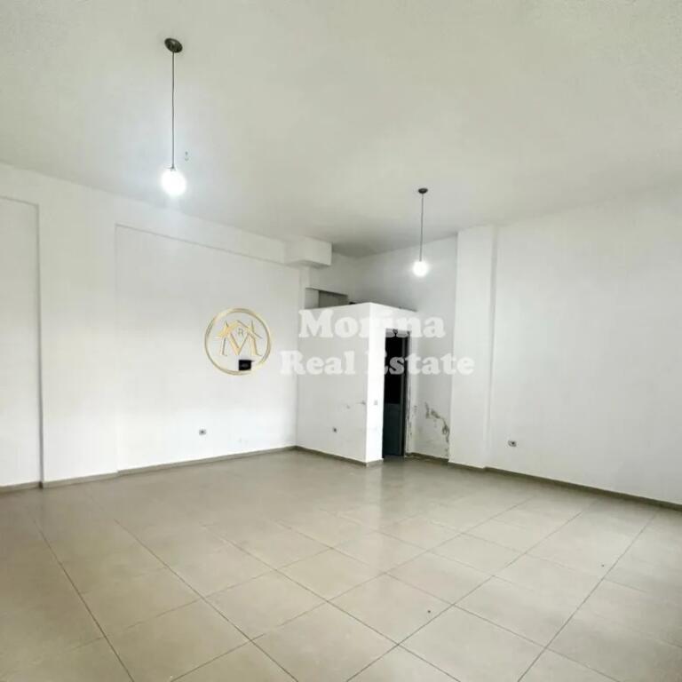 Shitje, Ambient Biznesi, ne Yzberisht, Cmimi 74800 Euro.