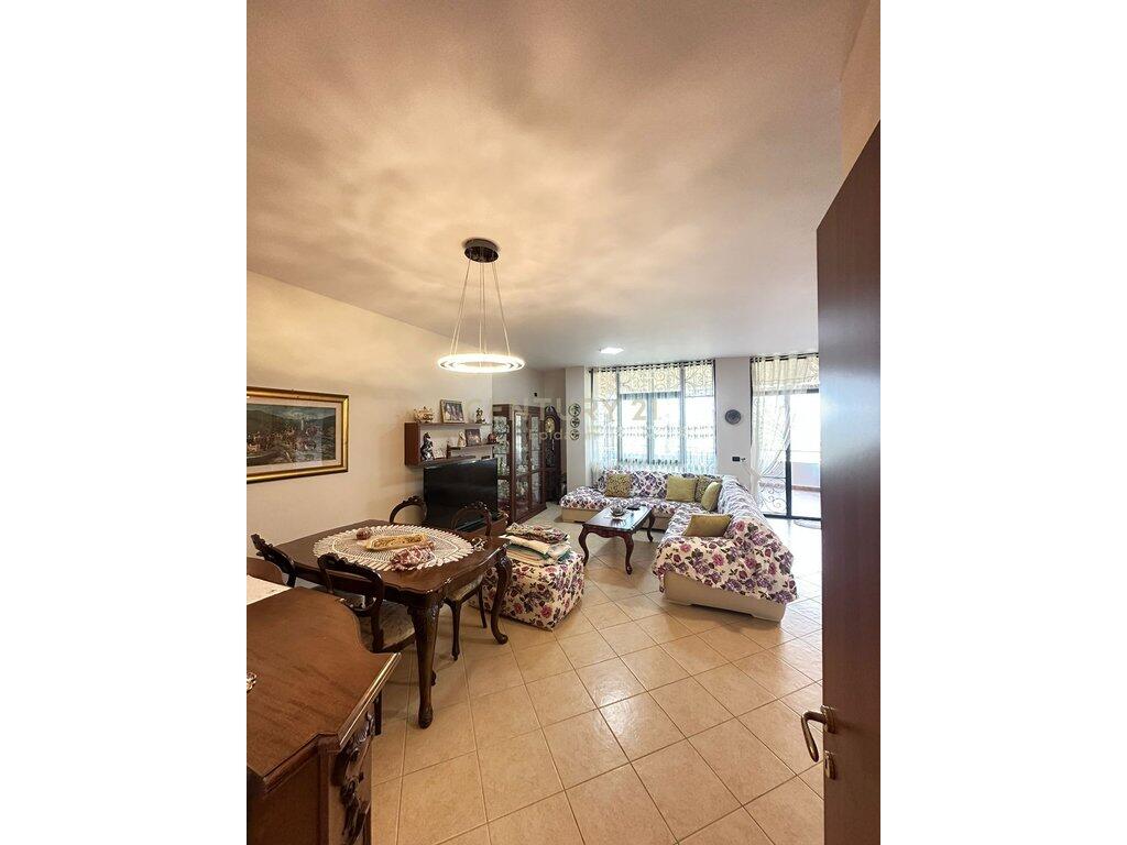 Apartament 2+1+2 Me Qira në Fresk