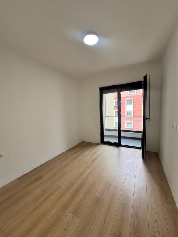 Shitet apartament 1+1, 55.4 m²tek Komuna e Parisit
