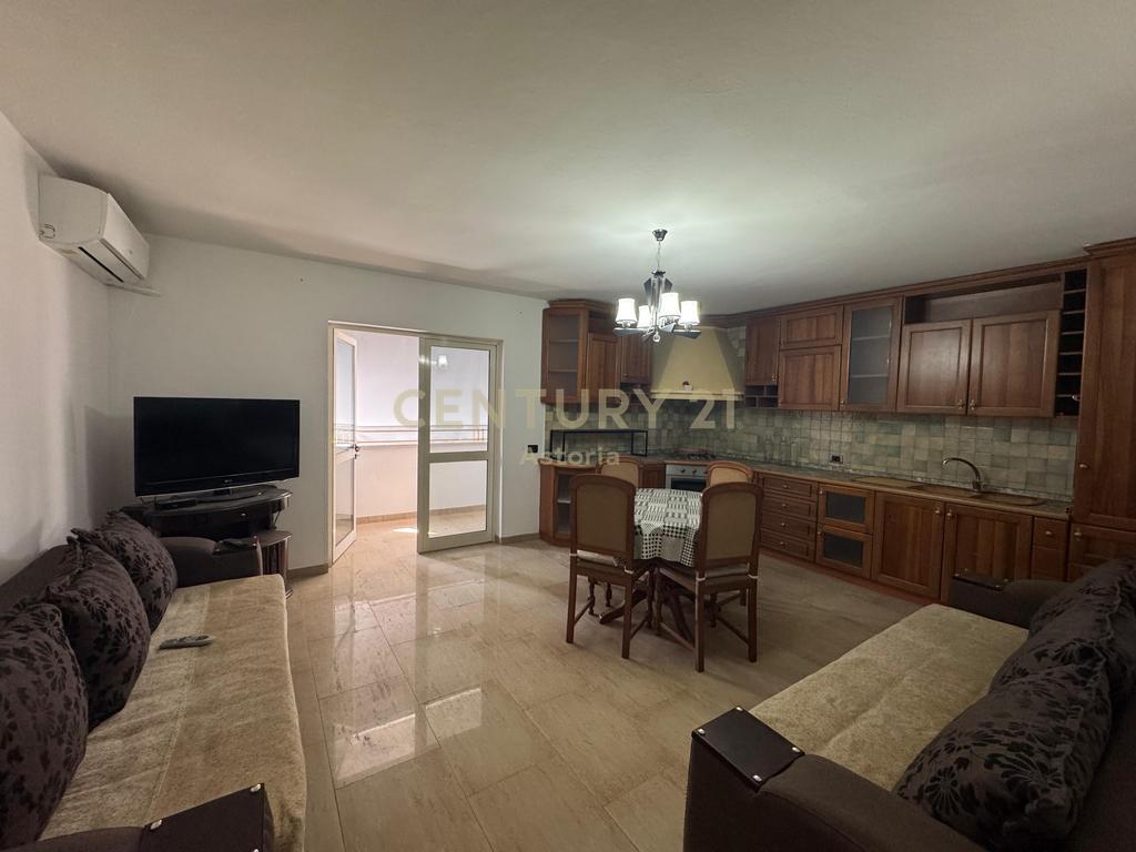 JEPET ME QIRA APRTAMENT 3+1+2 TE RRUGA FORTUZI, TIRANE