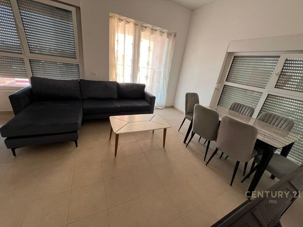Apartament 2+1 me qera tek Kompleksi Mangalem