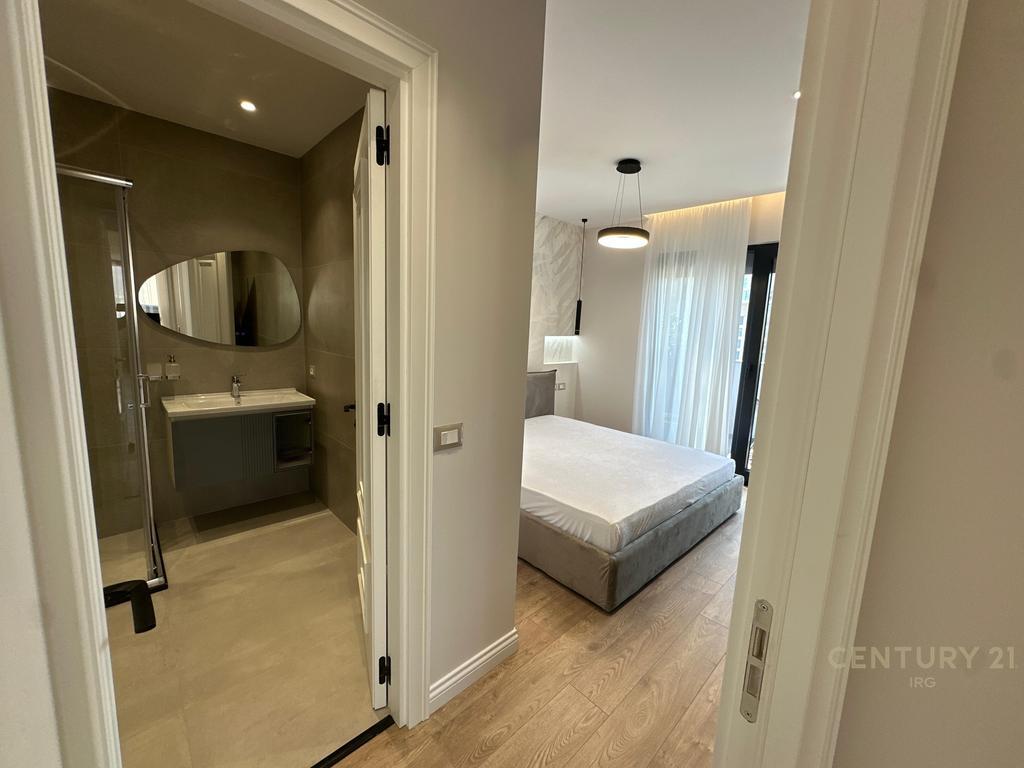 Affittasi super appartamento 2+1+2 bagni + veranda in Via Elbasan!