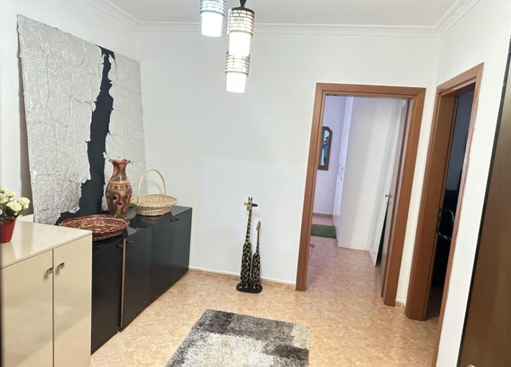 Apartament 2+1 me qira tek Zogu i Zi
