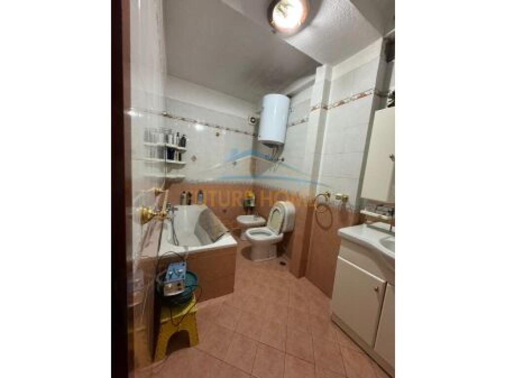 Shitje,Apartament 2+1,Rruga e Kavajes !