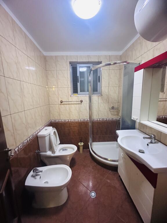 Jepet Me Qera Apartament 2+1+2 Tualete + 1 Ballkon