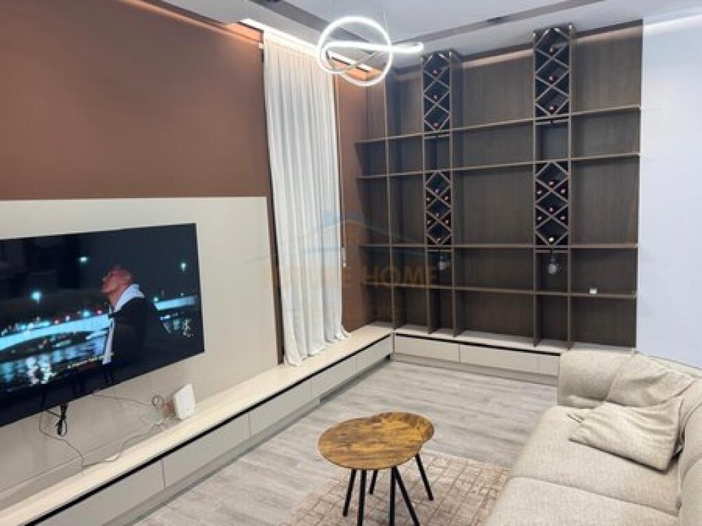 Qera, Apartament 2+1+2+2 Poste Parkimi, Ish Dogana, Tirane
