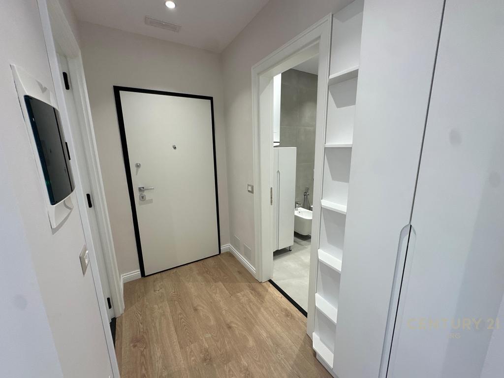Affittasi super appartamento 2+1+2 bagni + veranda in Via Elbasan!