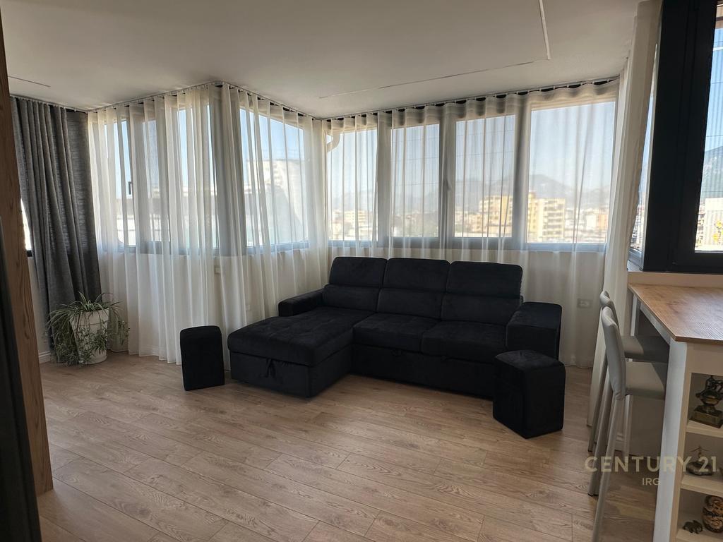 Affittasi super appartamento 2+1+2 bagni + veranda in Via Elbasan!