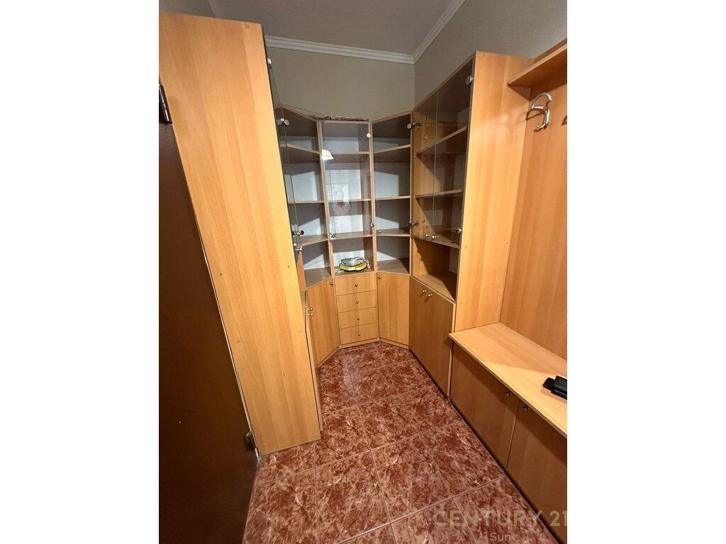APARTAMENT 1+1 PER QIRA TEK MEDRESEJA!
