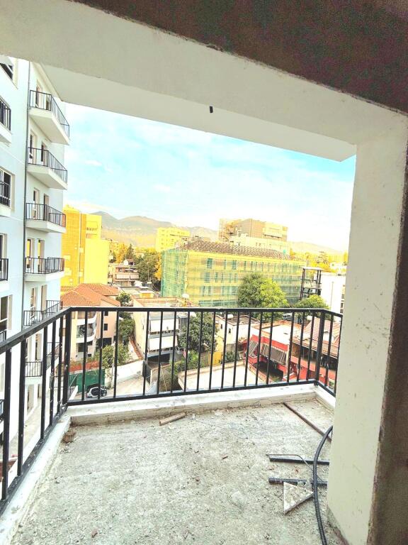 SHITET APARTAMENT 1+1 – PRANË SPITALIT AMERIKAN 2, PËRBALLË QSUT