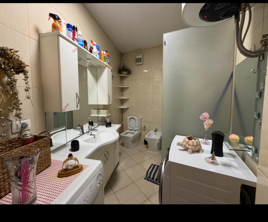 Affittiamo 1+1 in Via Elbasani