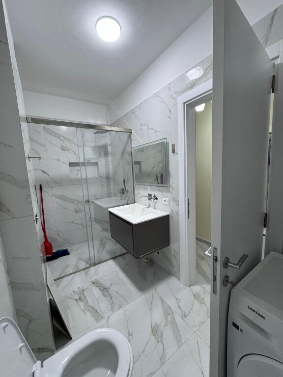 Apartament 1+1 me qira 📍 Vendndodhja: Tek Pazari i Ri💶 Çmimi: 700 €/muaj