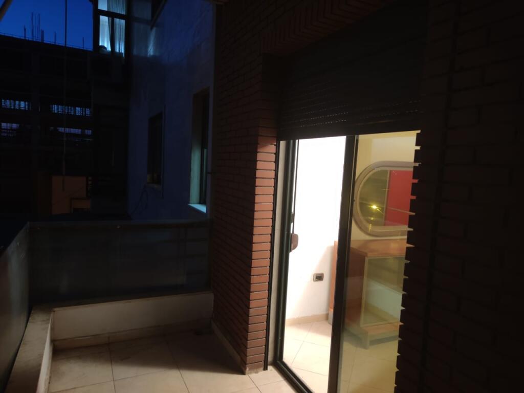Apartament 2+1+2 me qira– Pranë Medreses