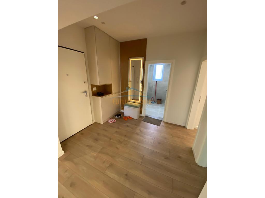 JEPET ME QERA  Apartament 2+1, Myslym Shyr