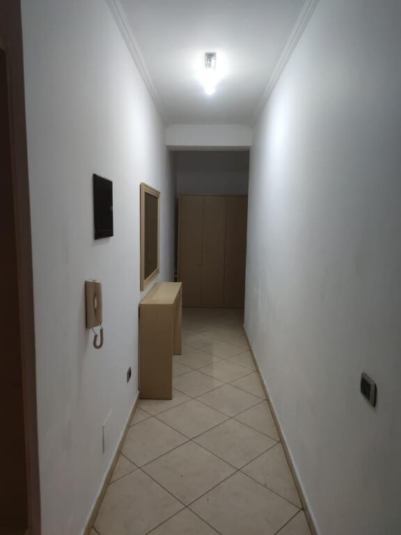 Apartament 2+1+2 me qira– Pranë Medreses