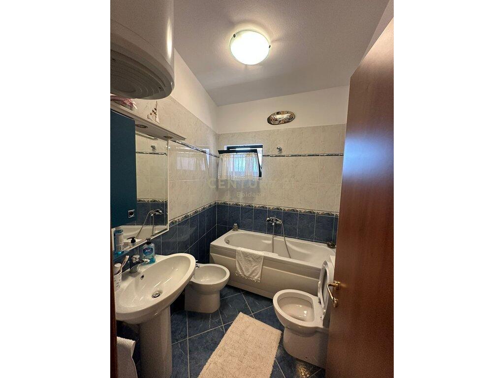 Apartament 2+1+2 Me Qira në Fresk