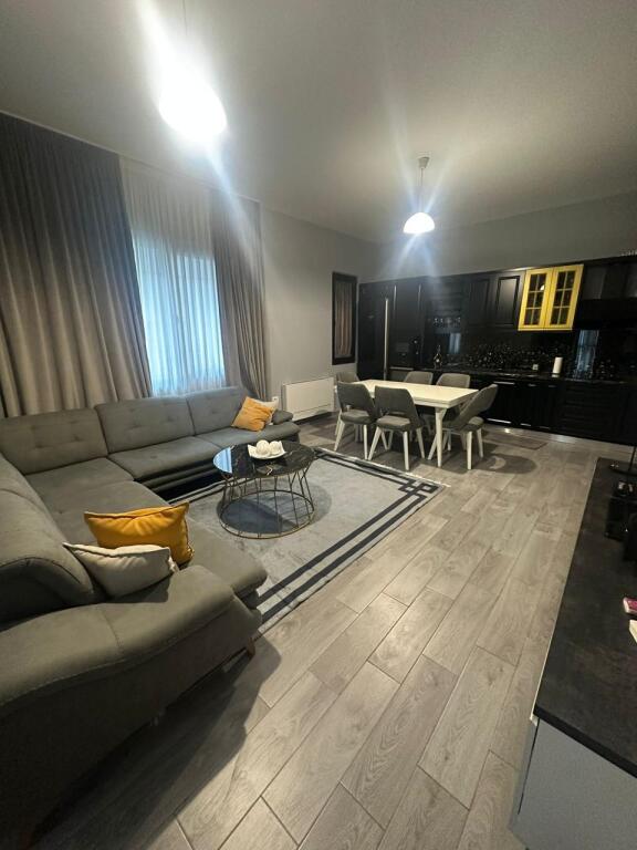 Apartament 3+1 me qira tek Square 21!
