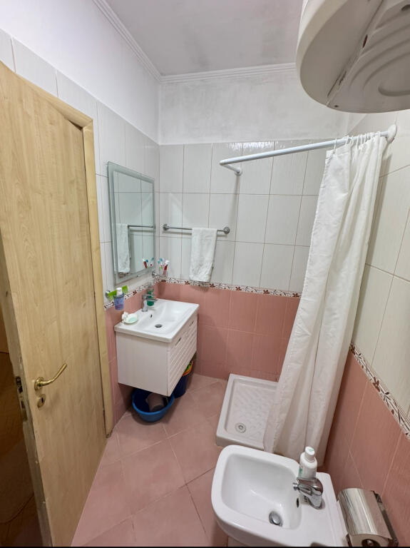 JEPET ME QIRA APARTMENT 2+1 NE ASTIR PRANE VILES L !!