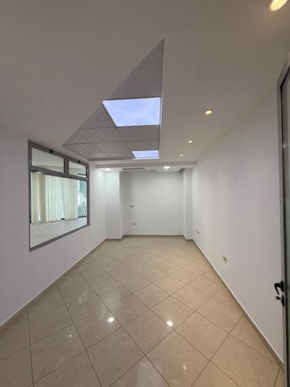 Okazion apartament 3+1 ne shitje! Mbi komunen e Parisit