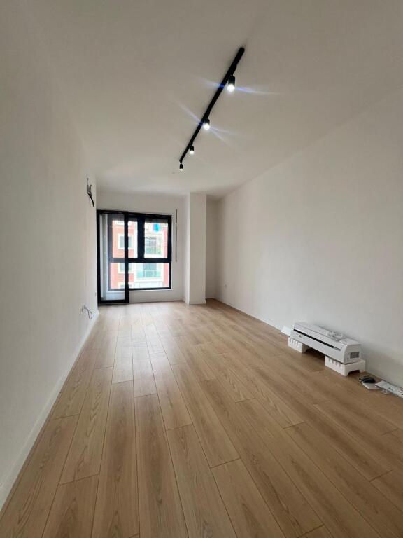 Shitet apartament 1+1, 55.4 m²tek Komuna e Parisit