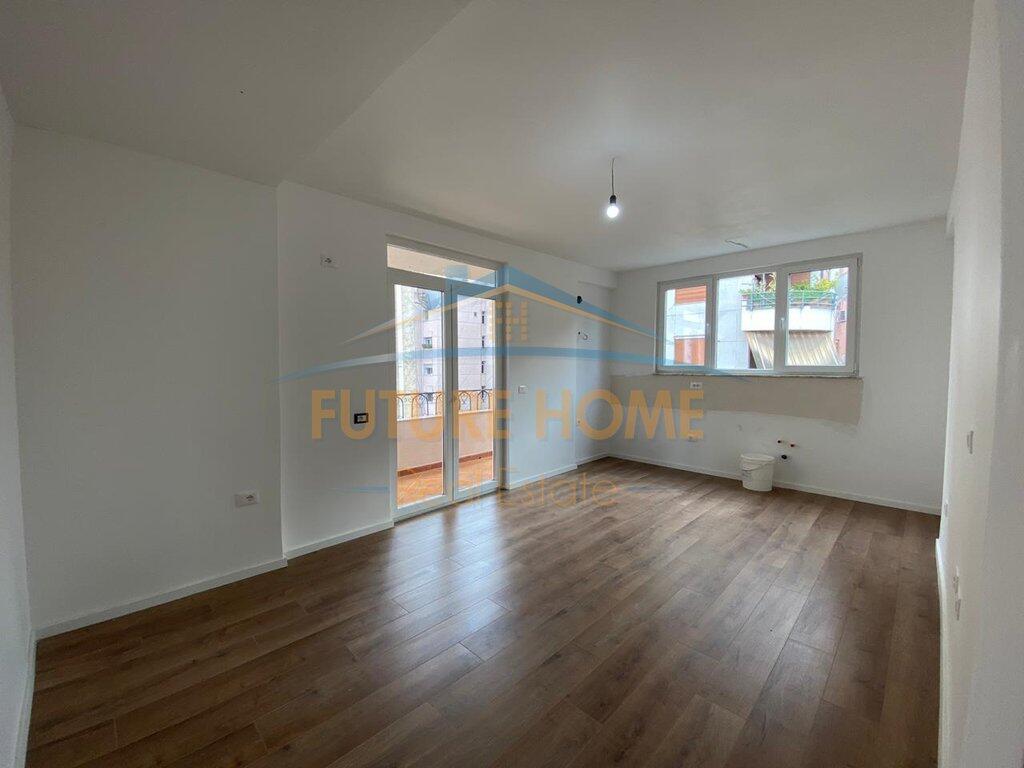 Shitet, Apartament 1+1, Rruga Margarita Tutulani