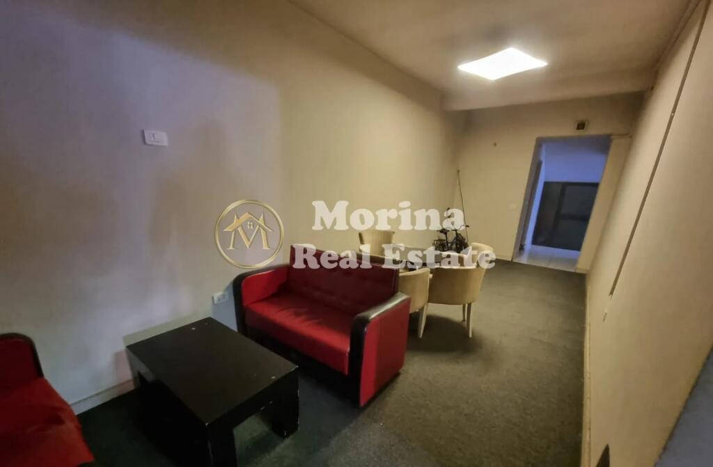Affitto, Locale Commerciale, Via Hoxha Tahsim, 500 euro/mese.