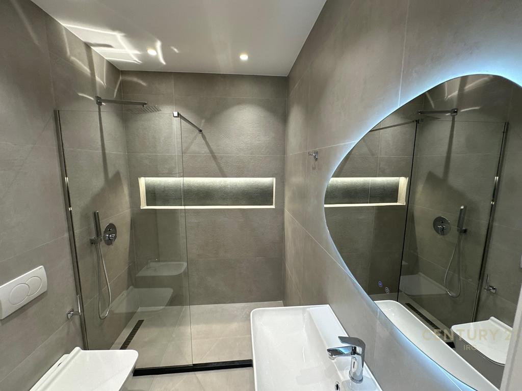 Affittasi super appartamento 2+1+2 bagni + veranda in Via Elbasan!