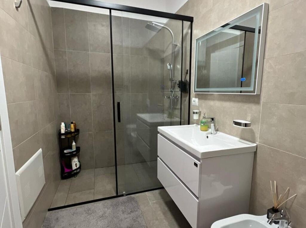 Jepet me qira 2+1+2 RESIDENCA QUARTUM JORDAN MISJA 90.000 lekë