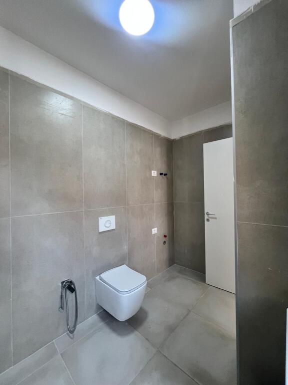 Shitet apartament 1+1, 55.4 m²tek Komuna e Parisit