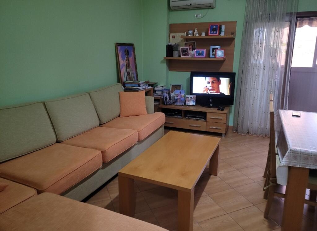 Shitet  apartament  1+1 Ruga 5 maji prane qendres Emerald